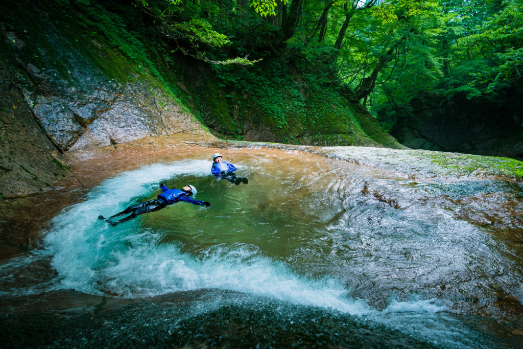 Outdoor activity lovers’ favorite! Trying Shower Climbing at EARTH SHIP!のイメージ