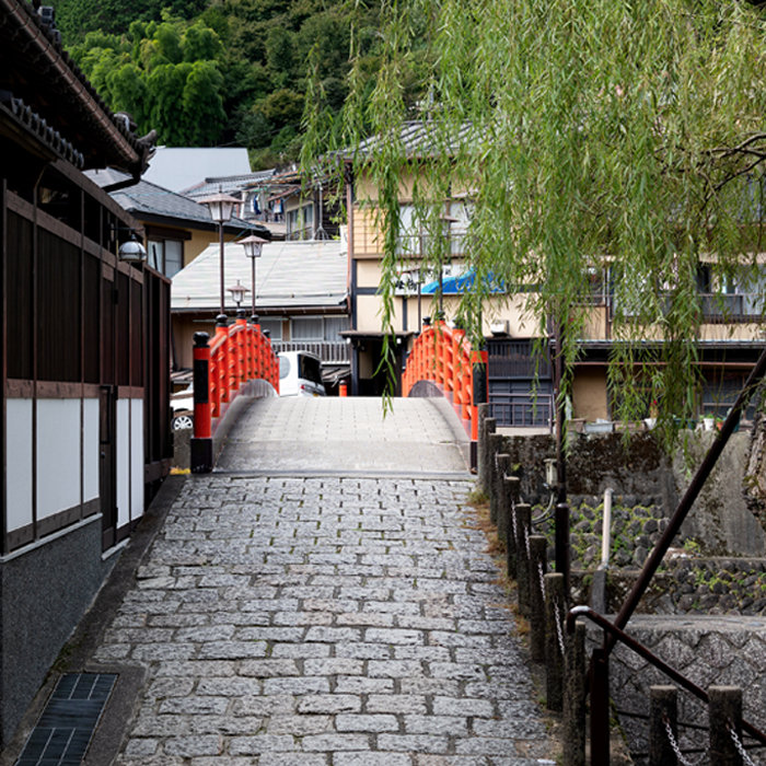 Clear spring water, alleys with flowing waterways… A glimpse of local people living together with water