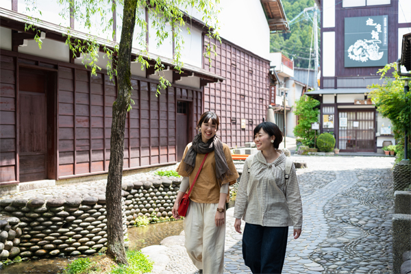 Gujo Hachiman Yanakamizu-no-komichi (Yanaka Water Lane)