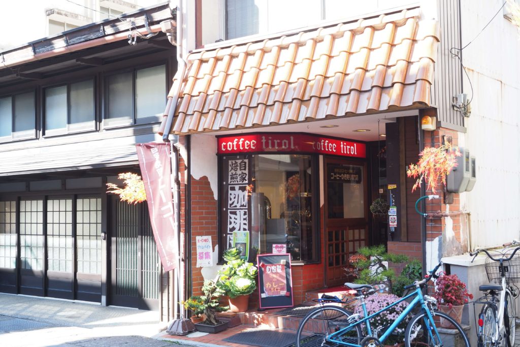 Enjoying a breakfast in Gujo Hachiman_04