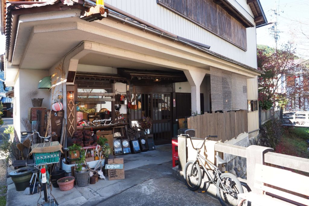 Enjoying a breakfast in Gujo Hachiman_12