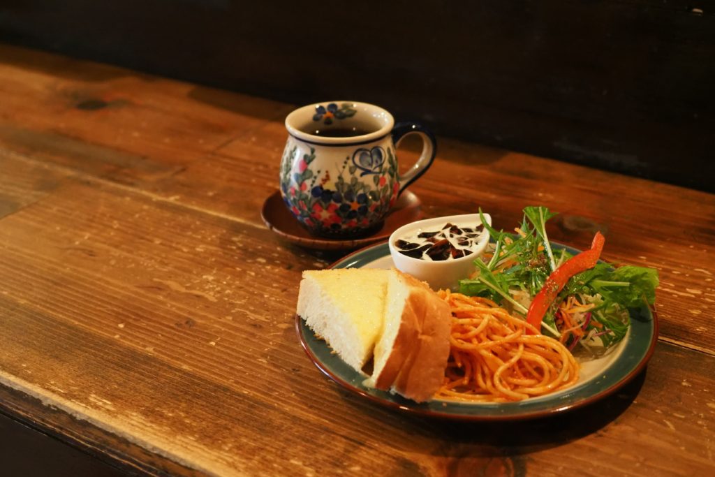 Enjoying a breakfast in Gujo Hachiman_14