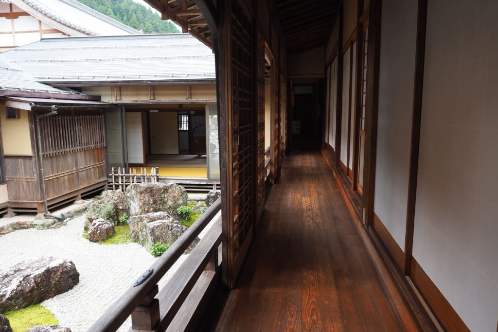 Little Kyoto, Autumn Leaf-peeping at Gujo Hachiman_17